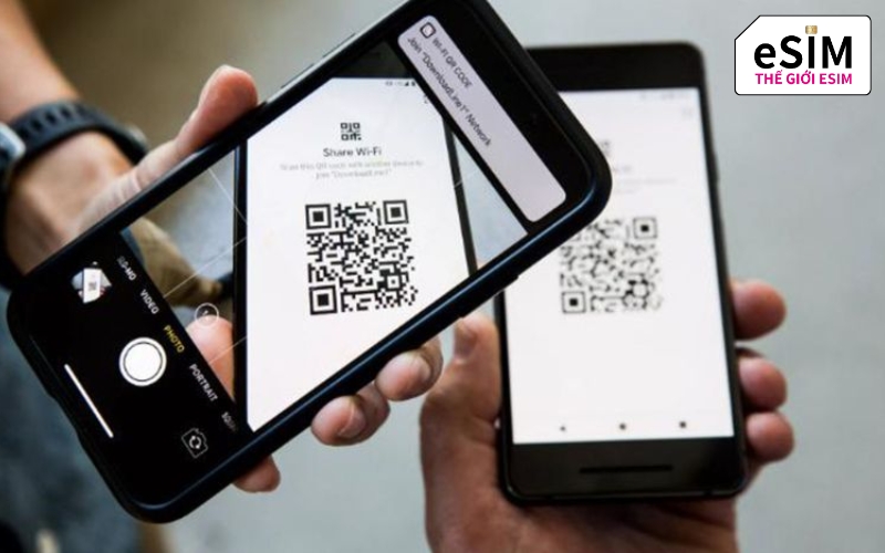 Bật chuyển vùng, khởi động lại máy hoặc liên hệ hỗ trợ thay vì tự ý xoá eSIM.